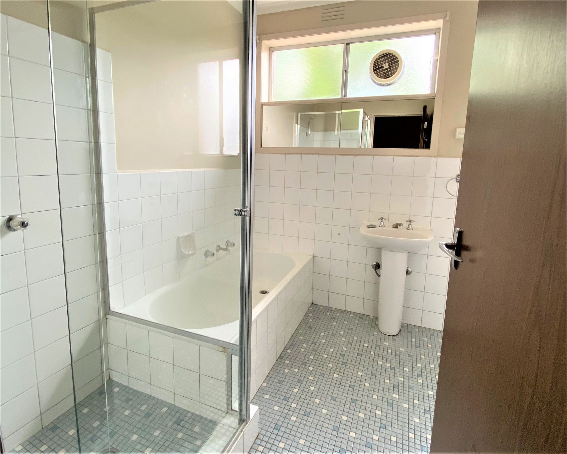 Bright, Renovated Apartment!