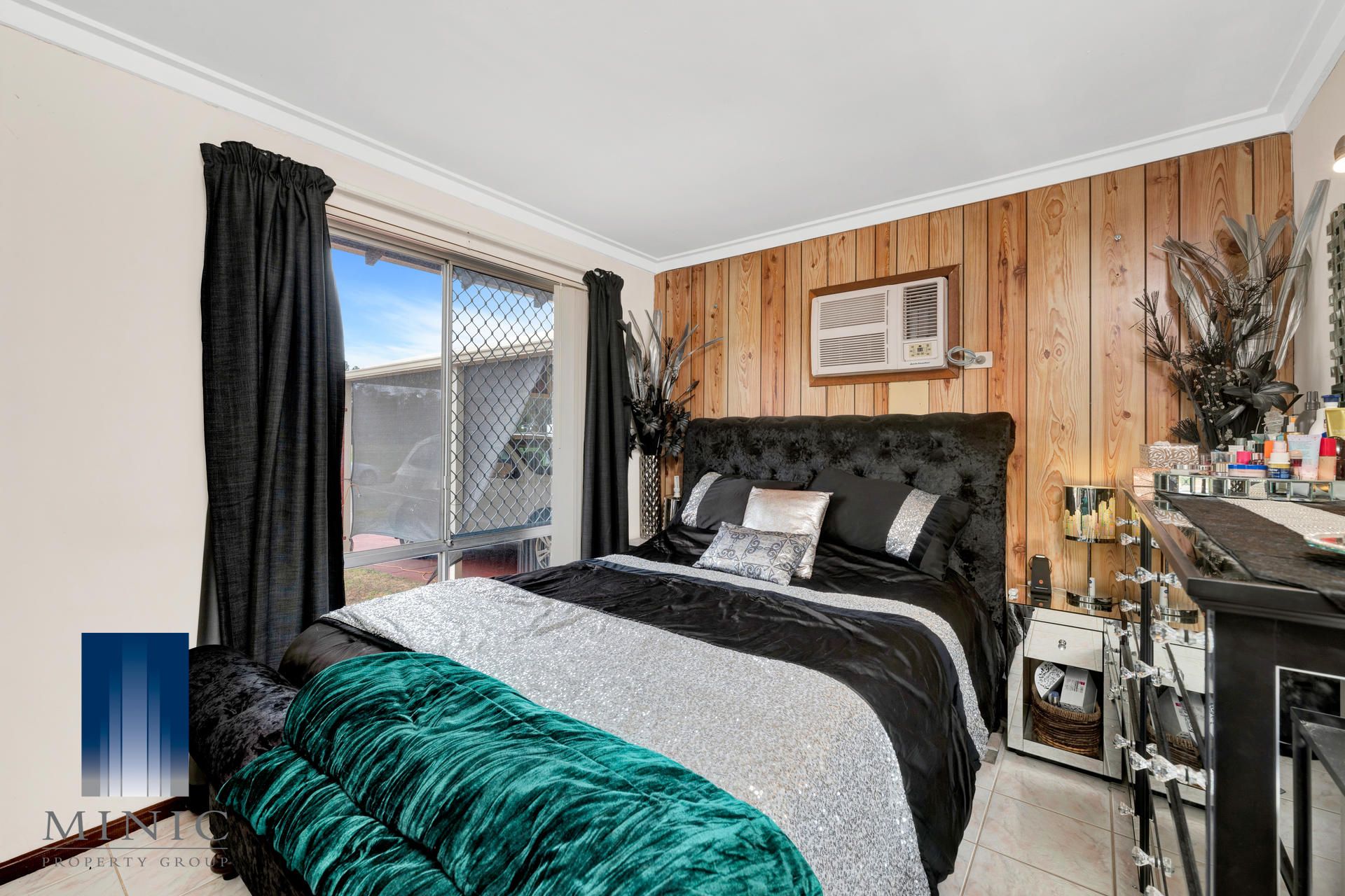 Real Estate For Sale 435 Metcalfe Road Parkwood , WA