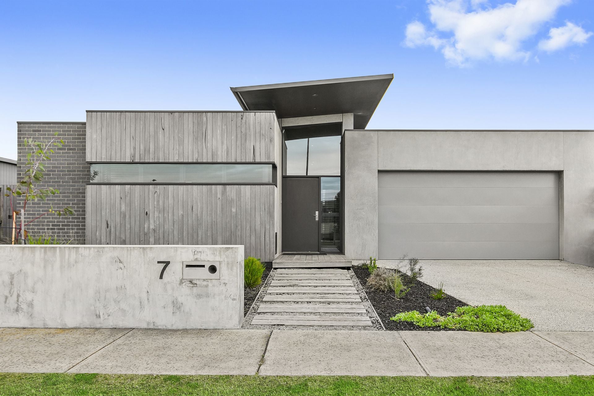 7 Hillside Parade, Torquay - Thumbnail 2