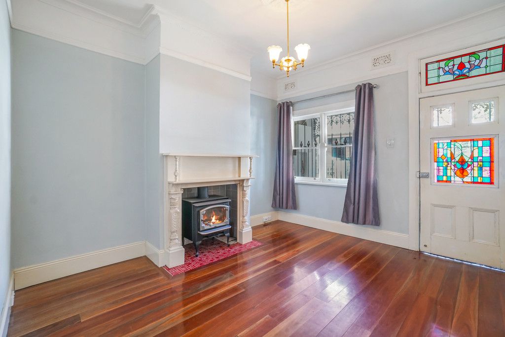 Freshly Renovated One Bedroom House in Annandale