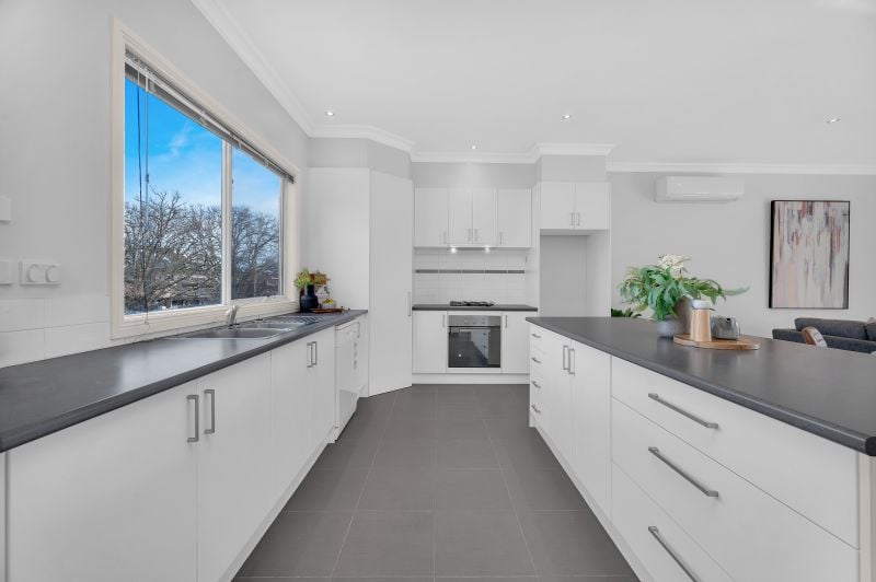 2/114 Anderson Street, Lilydale