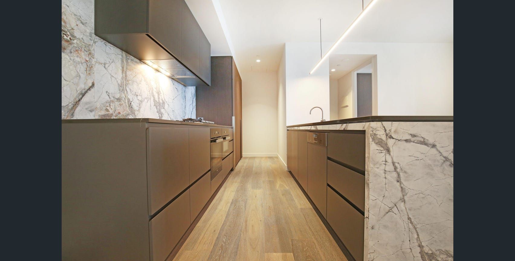 2106/433 Collins Street Melbourne VIC, Melbourne - Thumbnail 4