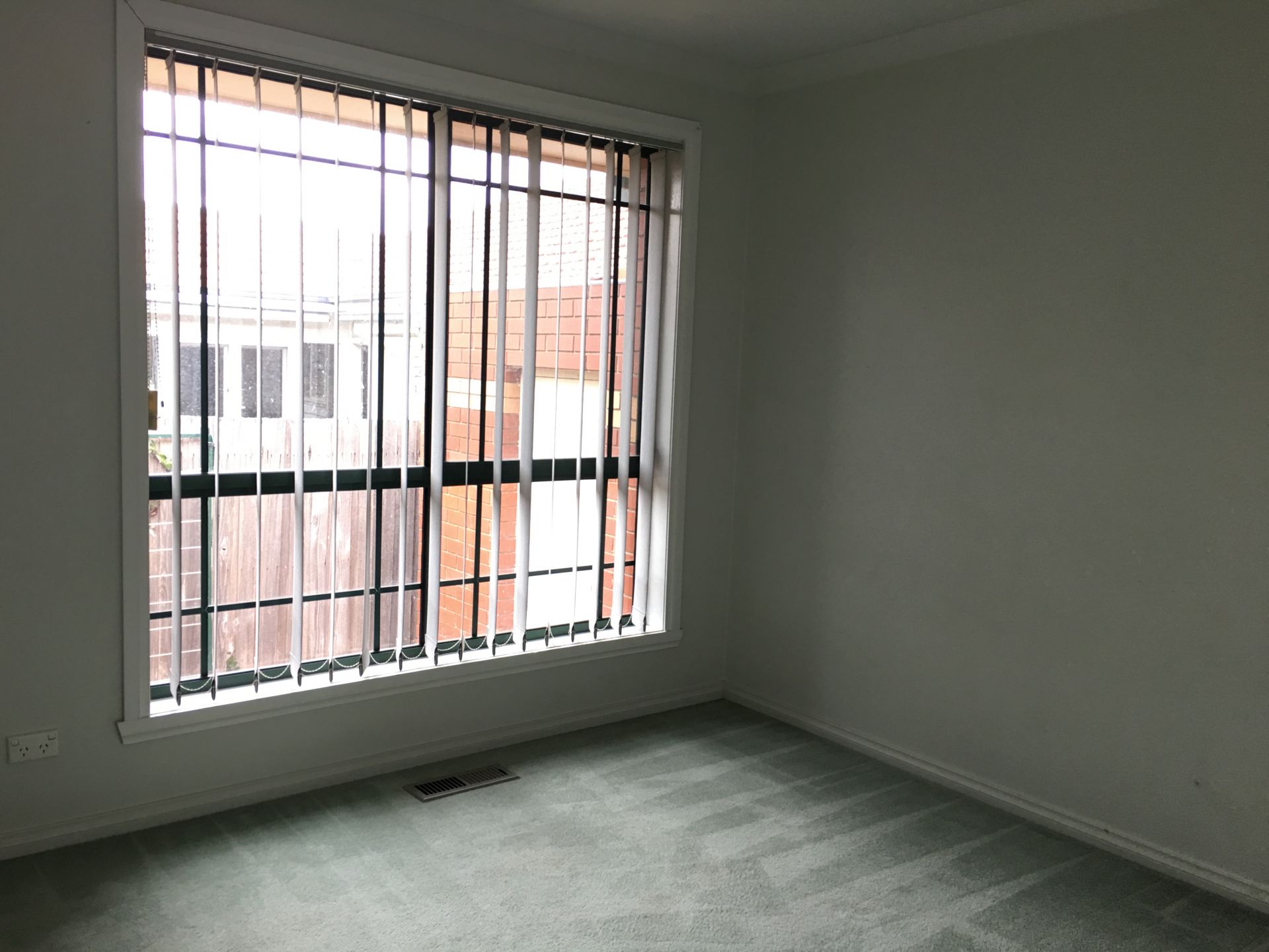 SPACIOUS 2 BEDROOM!!
