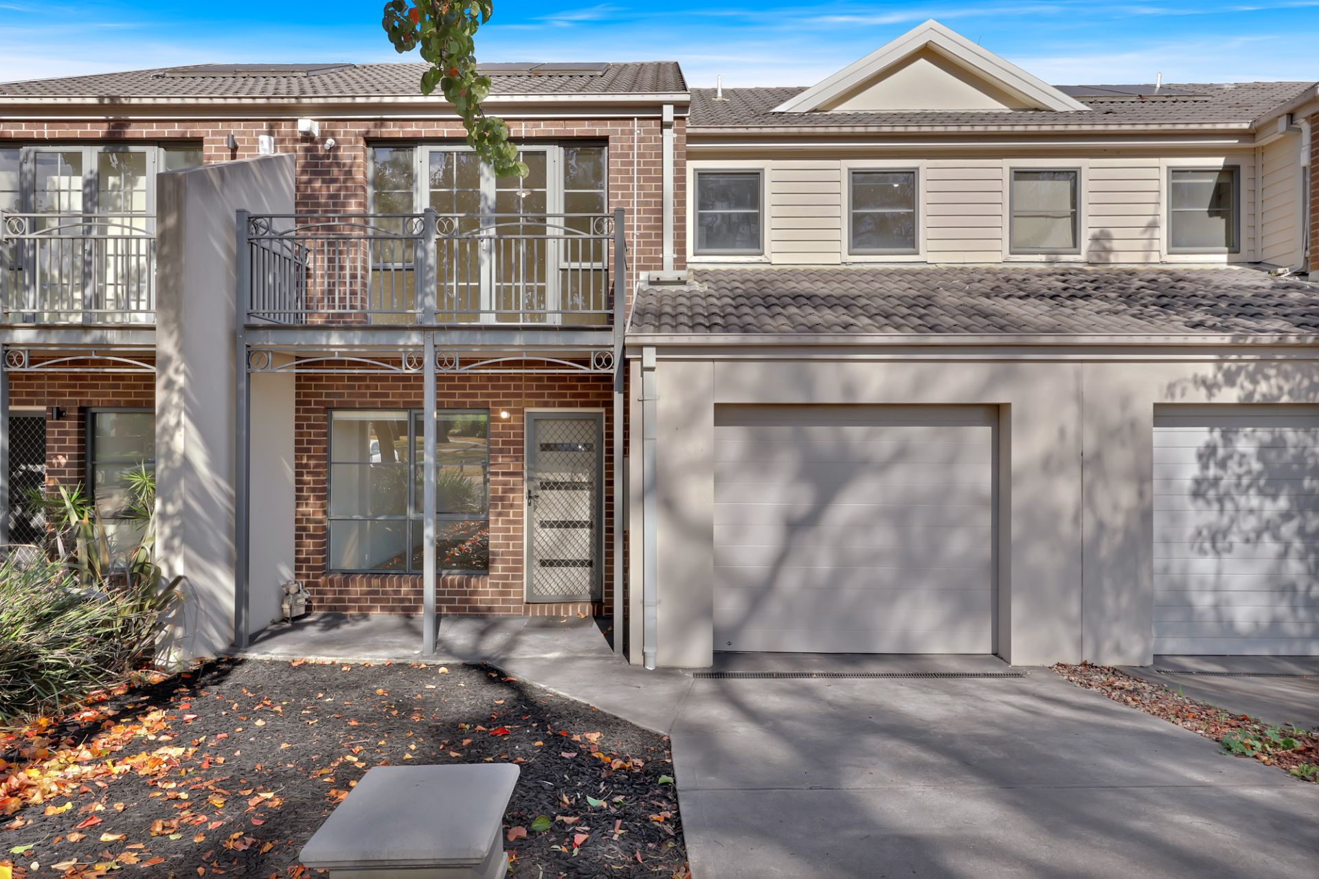 GREAT LOCATION - GREAT TOWN HOUSE!