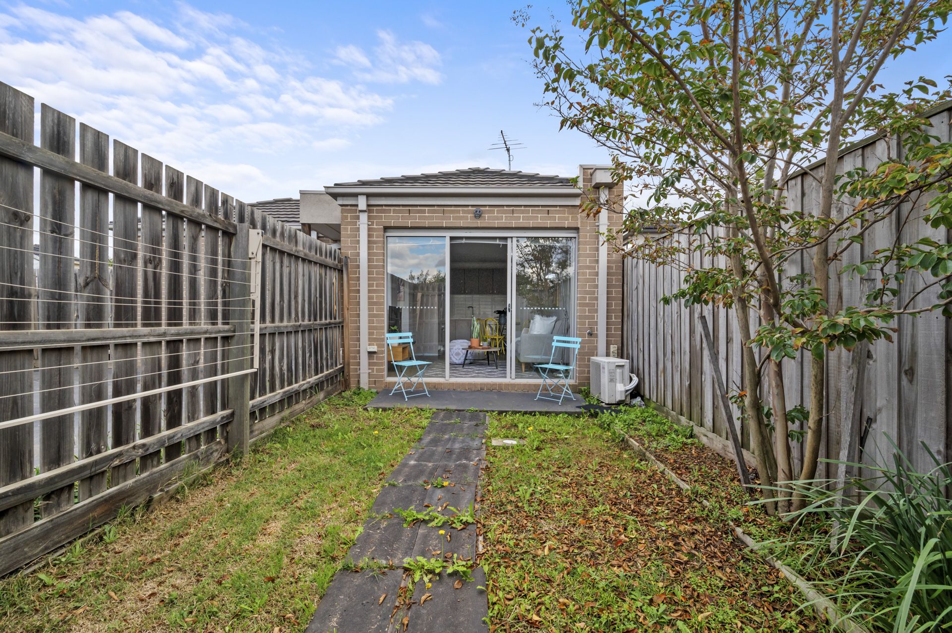 AFFORDABLE START - WALK TO THE TRAIN