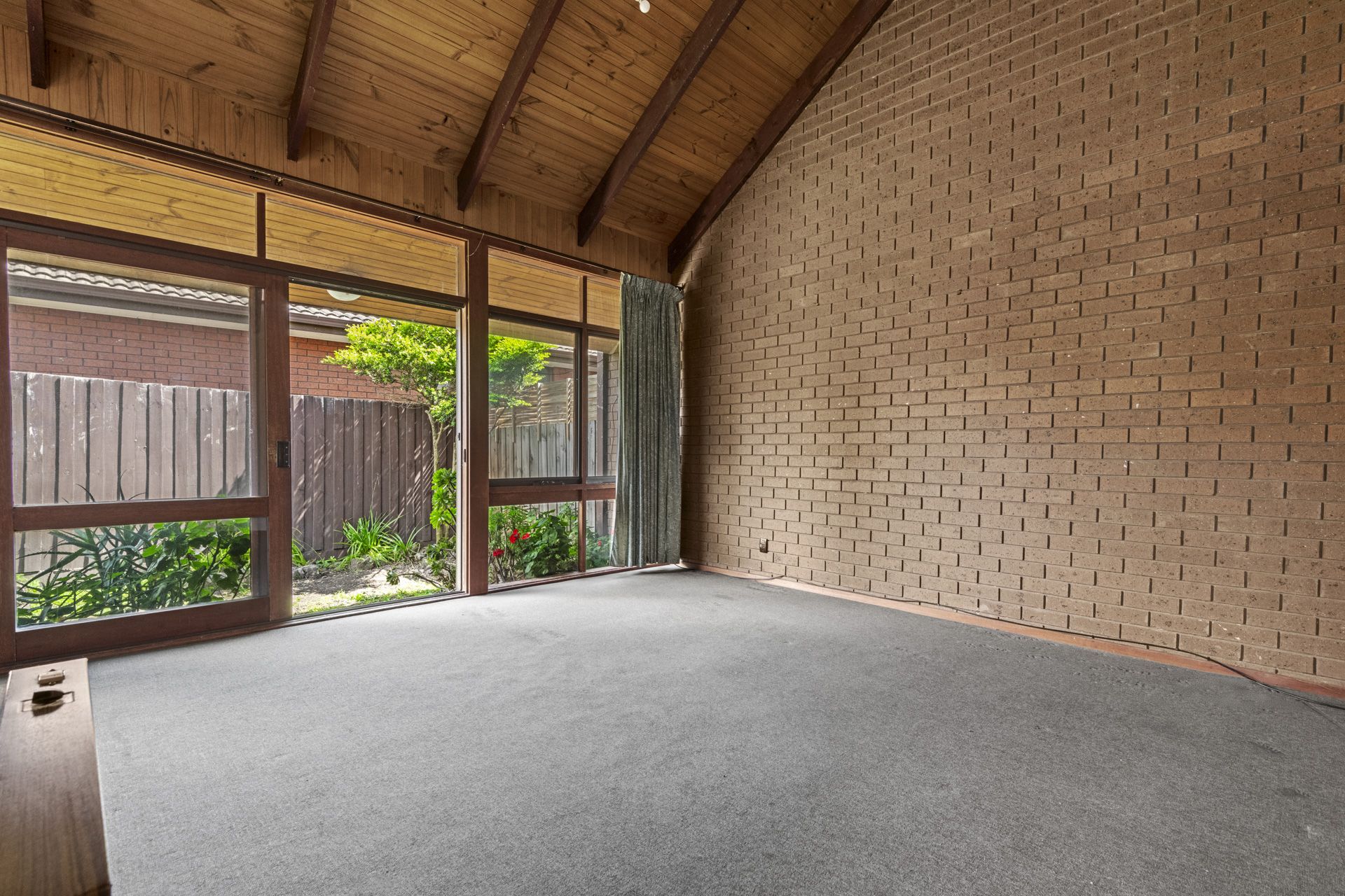 1-bedroom unit in the heart of Bundoora!