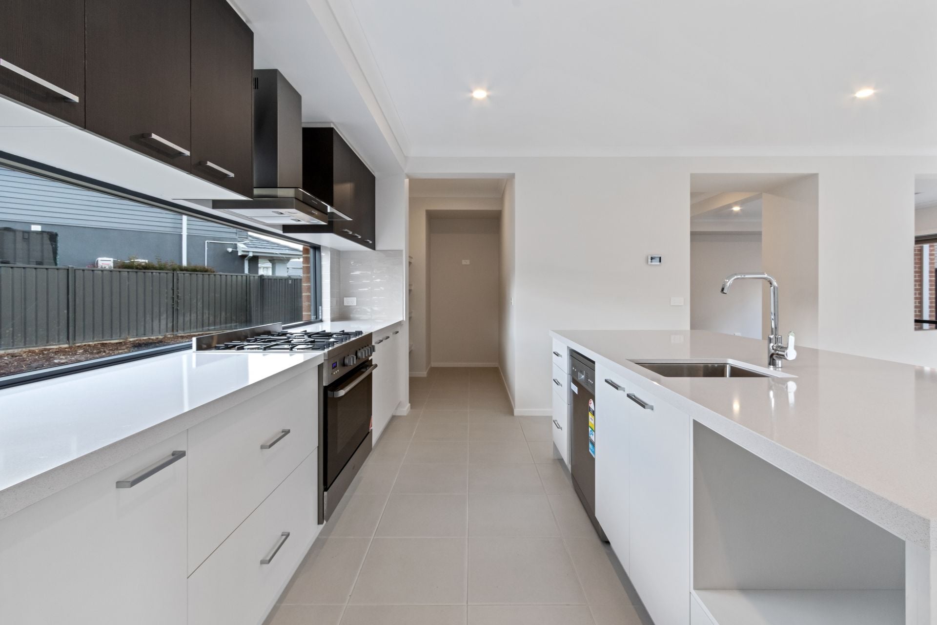 STYLISHNESS, SIZE & LOCATION, WHAT A WINNER!  ** ON HOLD **