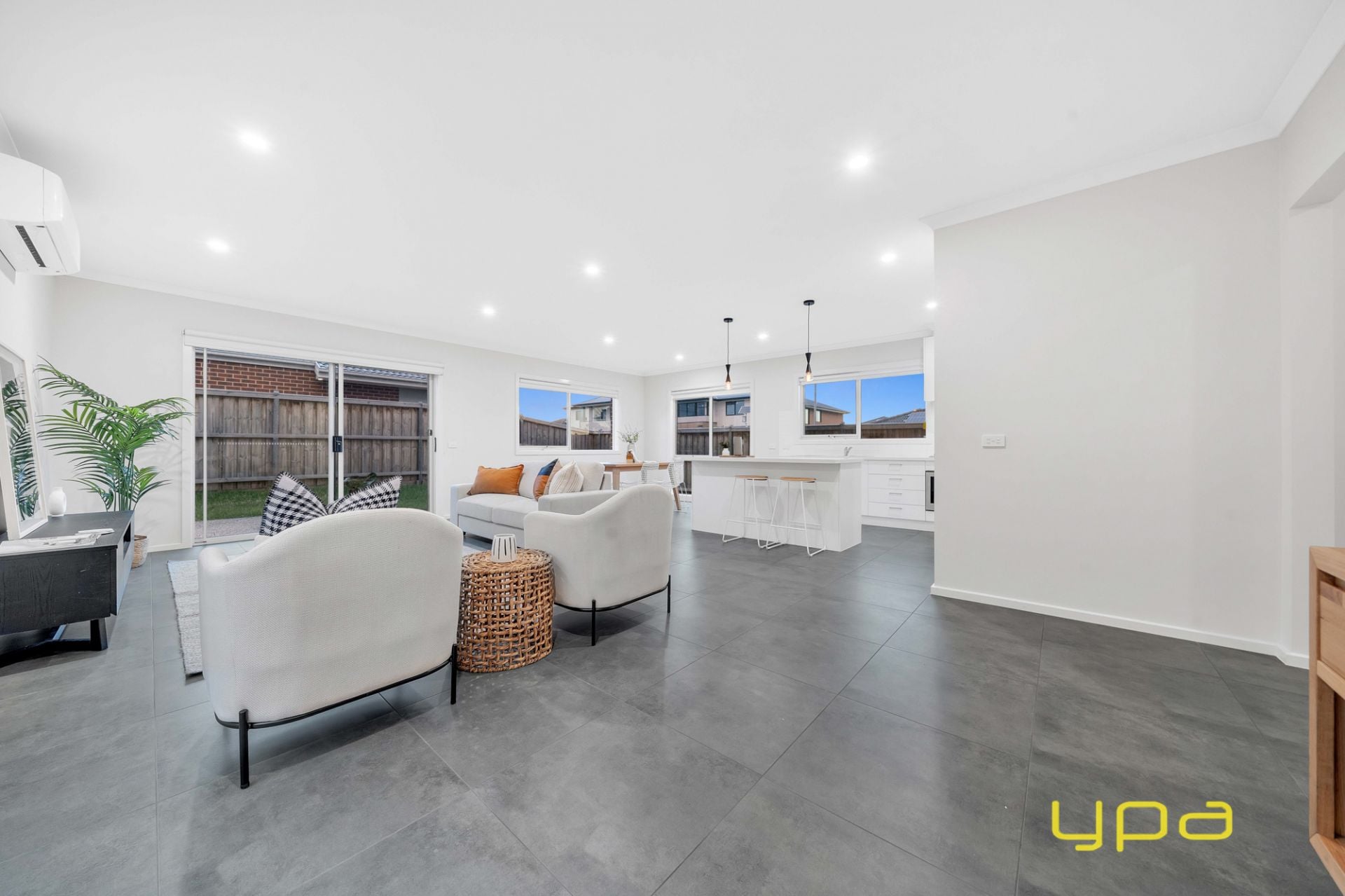 23 Dewhurst Circuit Cranbourne East VIC, Cranbourne East - Thumbnail 5