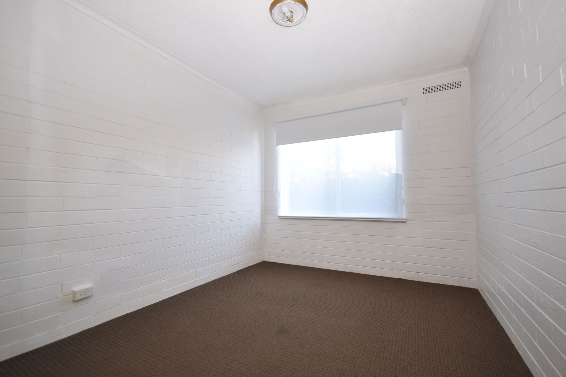 CUTE, COSY AND CONVENIENTLY LOCATED