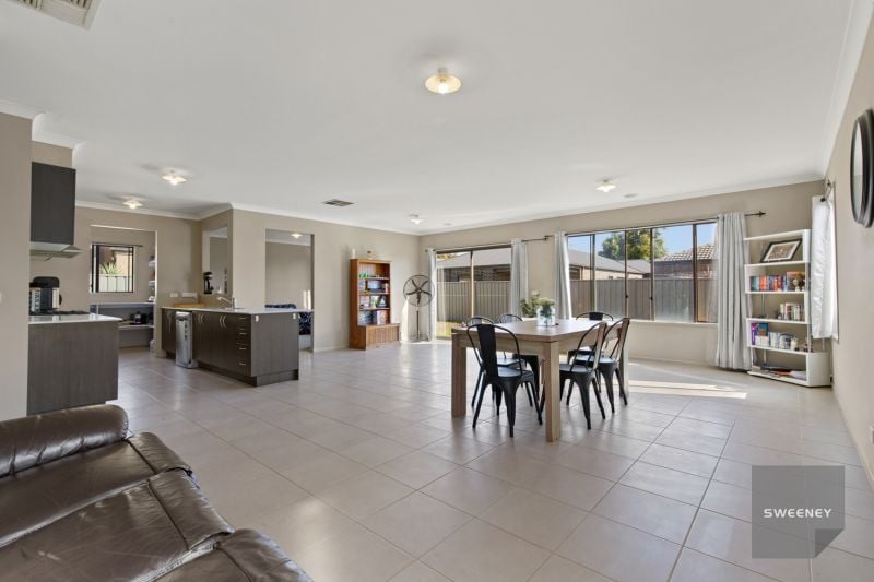 11 Moonglow Crescent, Maddingley - Thumbnail 7
