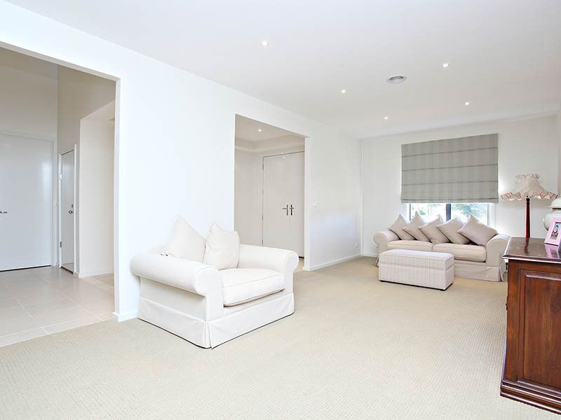 21 Cairn Curran Terrace, Caroline Springs - Thumbnail 6