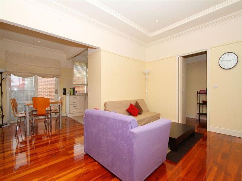 MODERN 2 BEDROOM HOME IN LALOR!