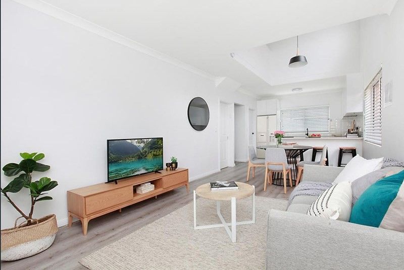 GORGEOUS FULLY RENOVATED TOWNHOUSE