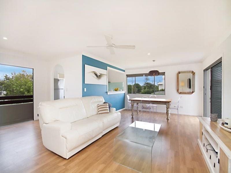 3/189 Golden Four Drive, BILINGA, 'Ripping Oceanside Beach Pad - Just One Of 3' - Thumbnail 2