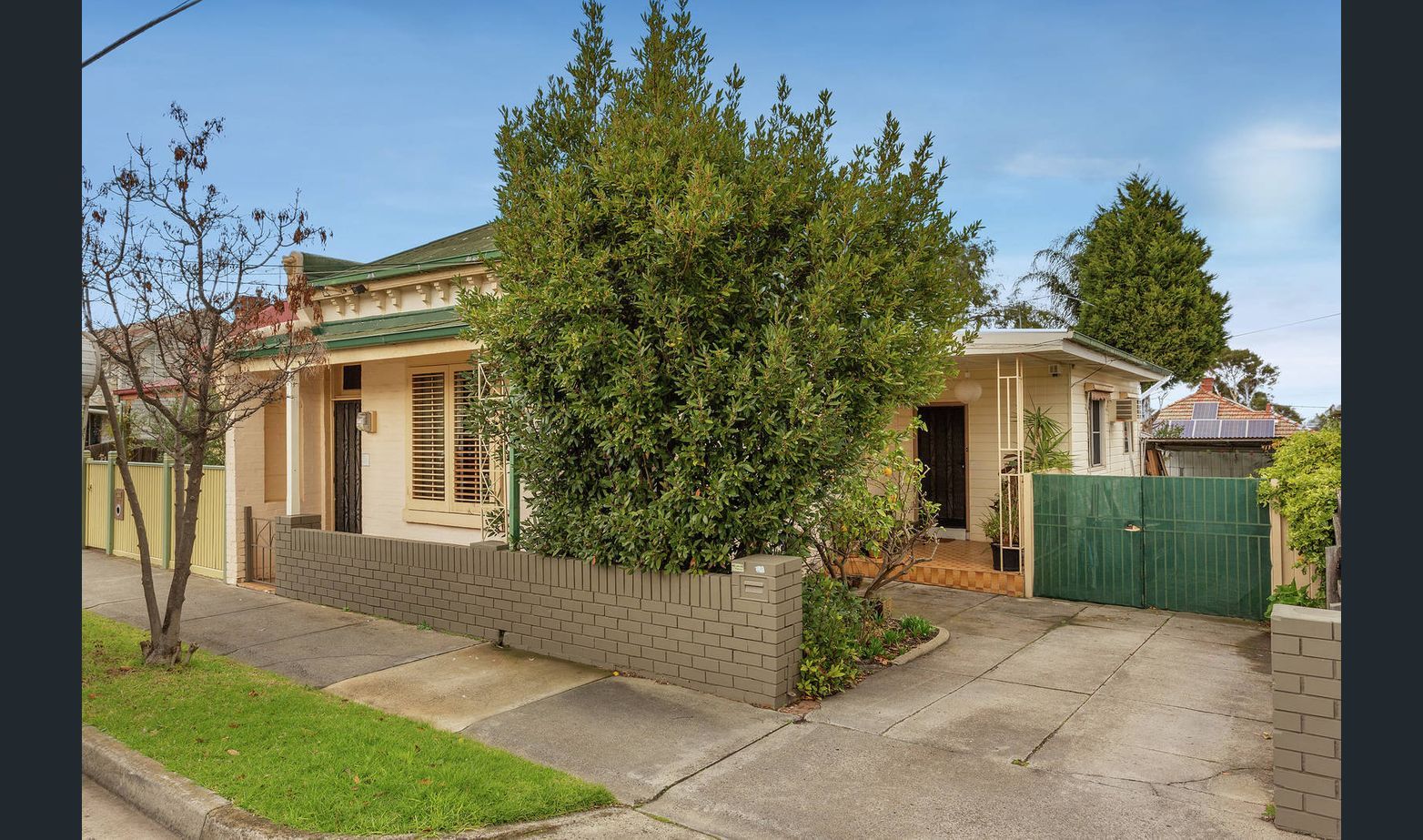 Modern Amenities On Thornbury Boarder