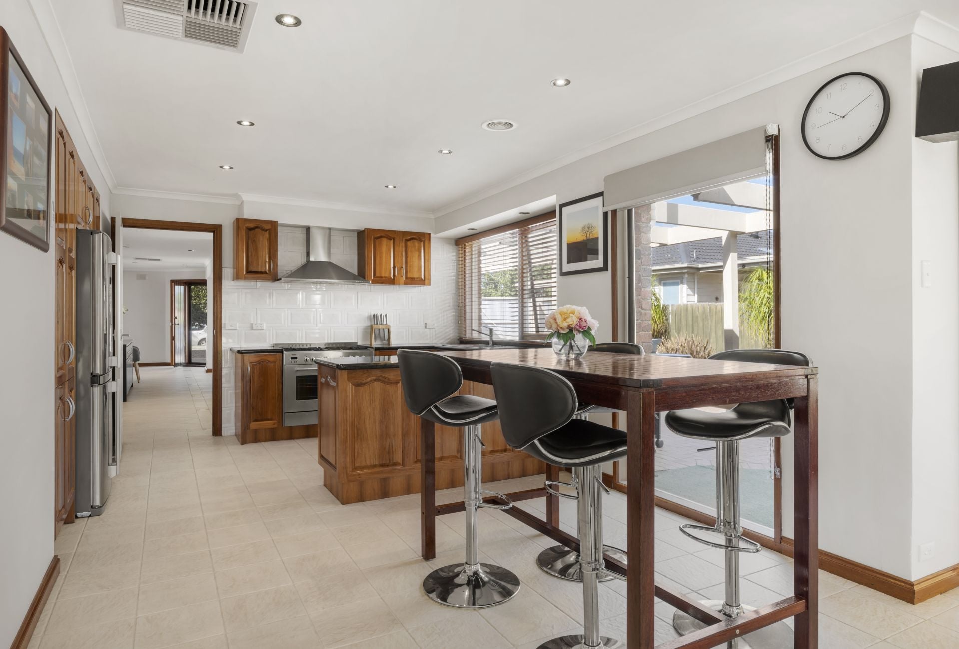 Timeless Style With An Alluring Alfresco