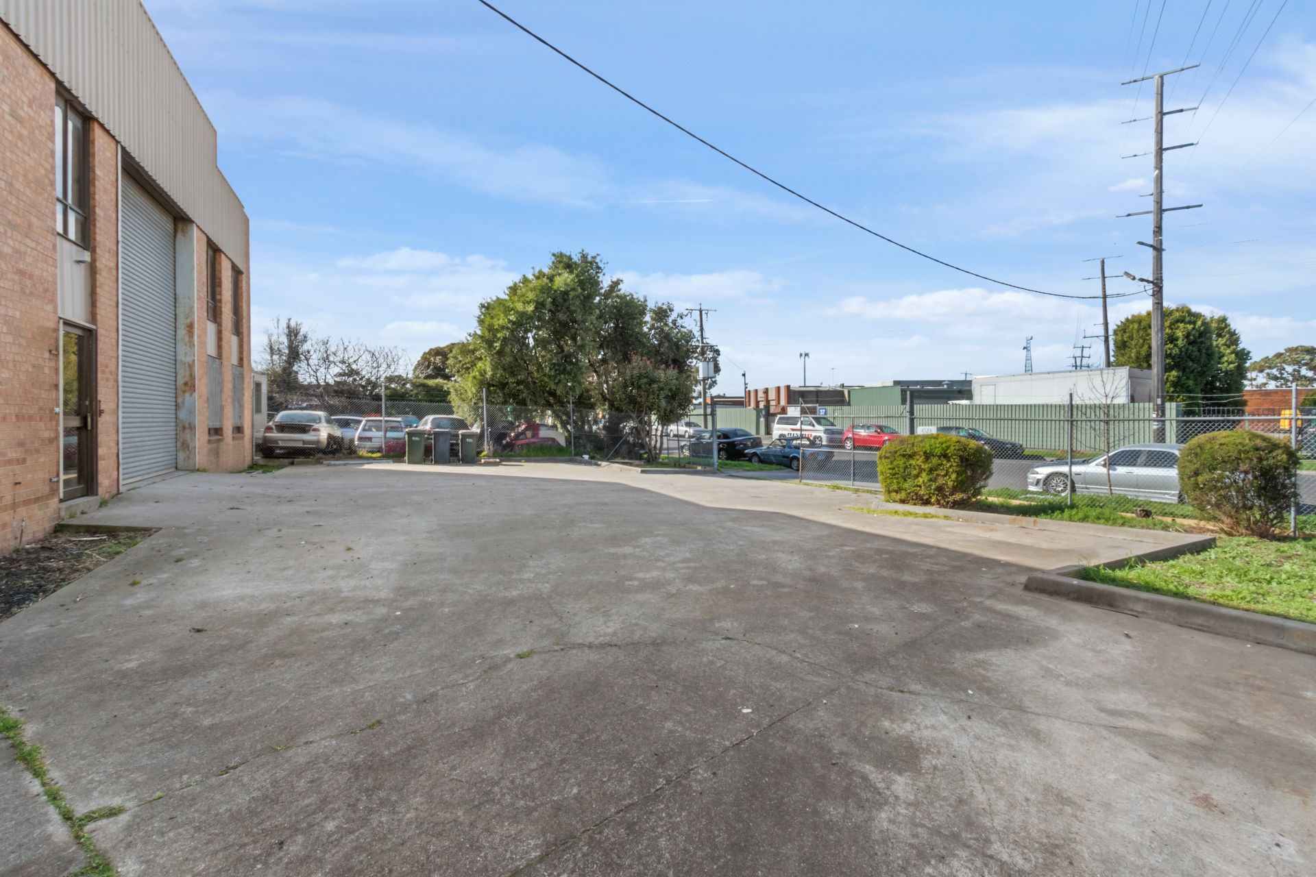 WAREHOUSE with HARDSTAND