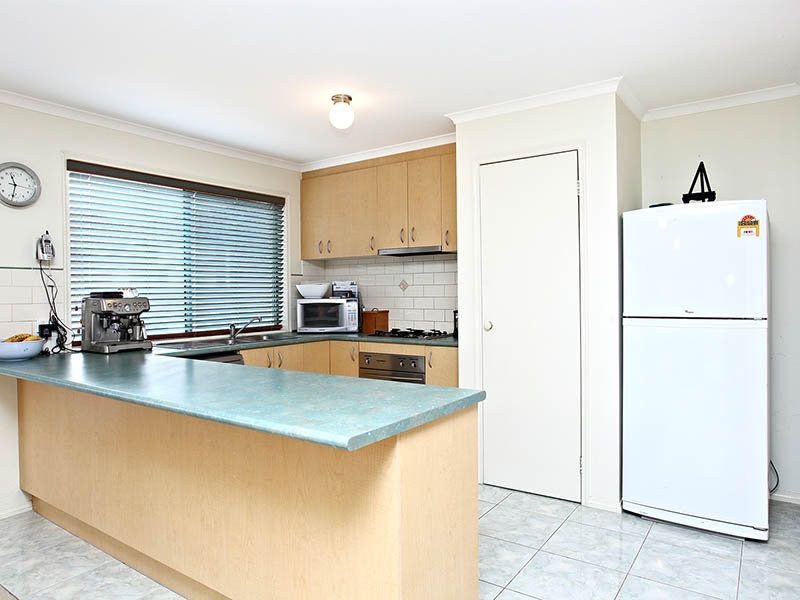 4 Coorong Court, Taylors Hill - Thumbnail 3