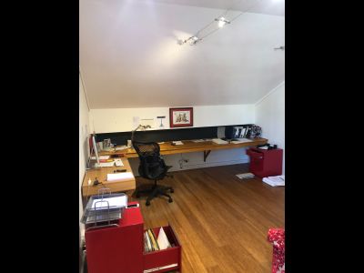 HIGHLY FUNCTIONAL OFFICE IN SPRING HILL!