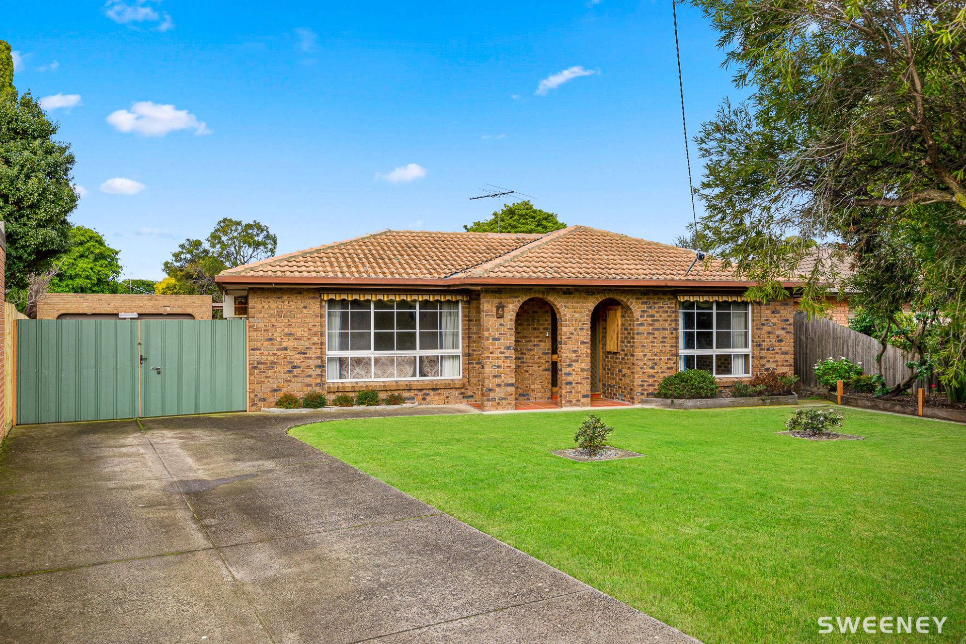 4 Peppermint Court, Altona Meadows - Thumbnail 2