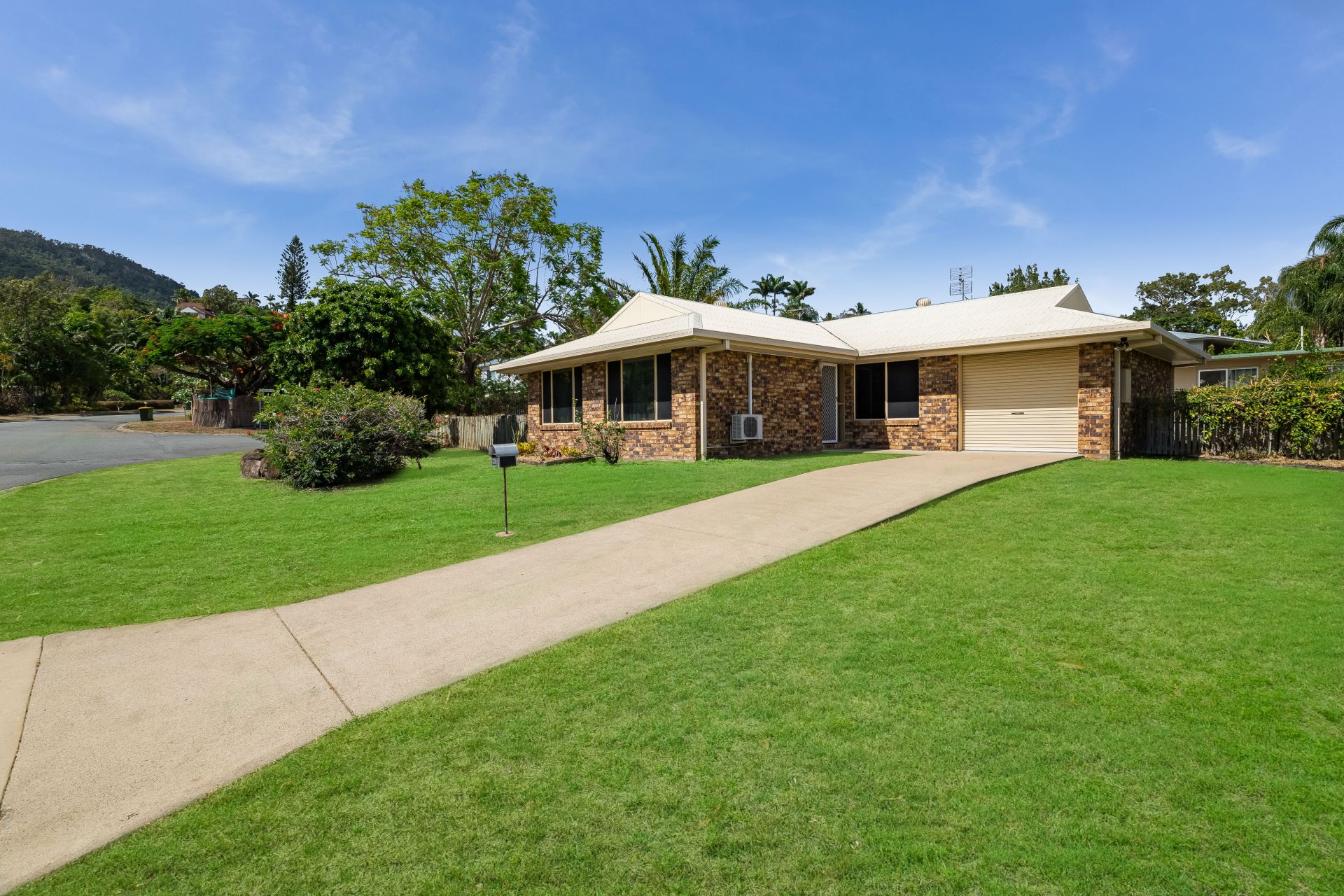4 Manooka Drive, Cannonvale Taylors Property Specialists