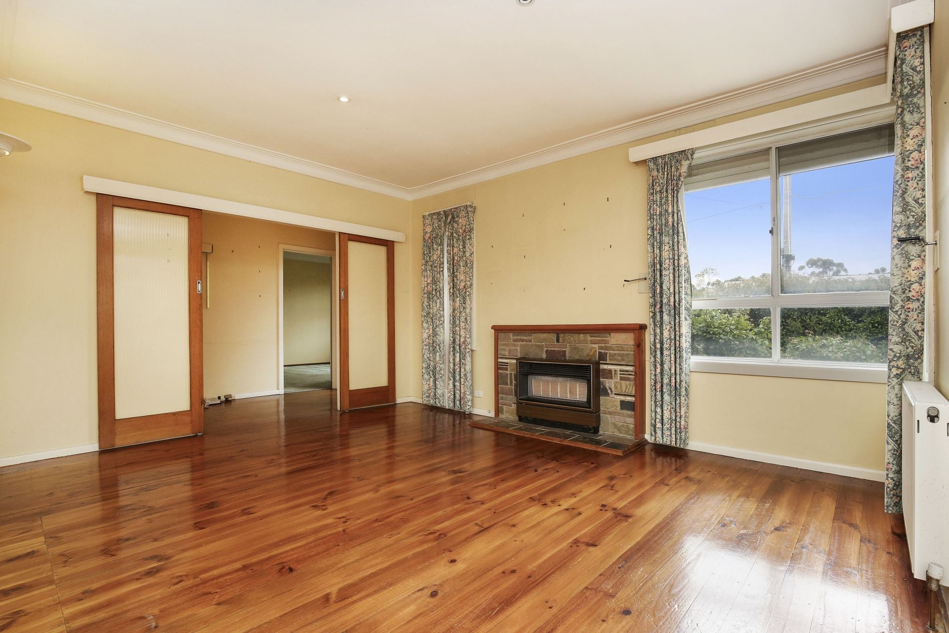 DOUBLE STOREY DELIGHT WITHIN WALKING DISTANCE TO LATROBE UNIVERSITY