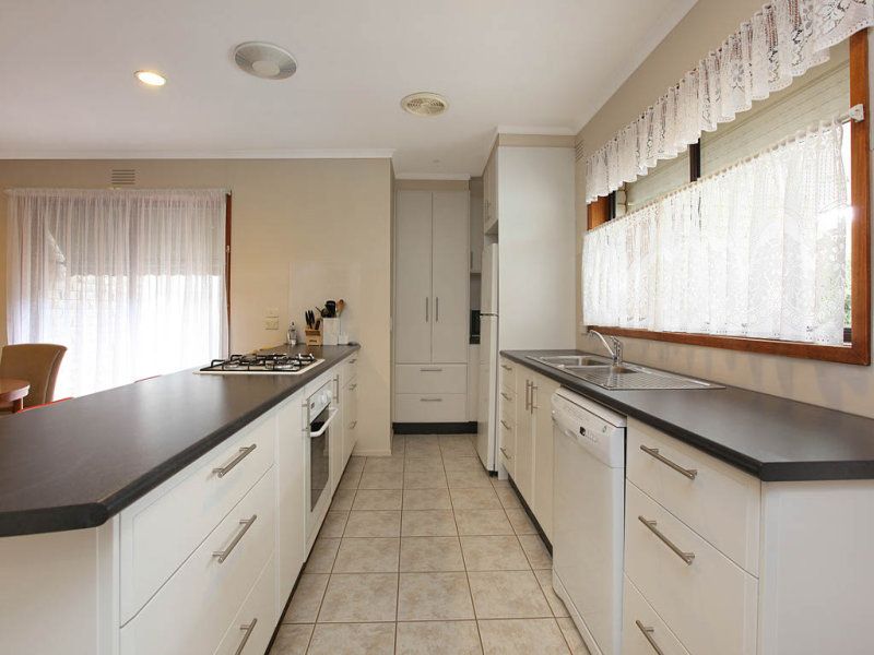 8 Robin Street, Altona - Thumbnail 3