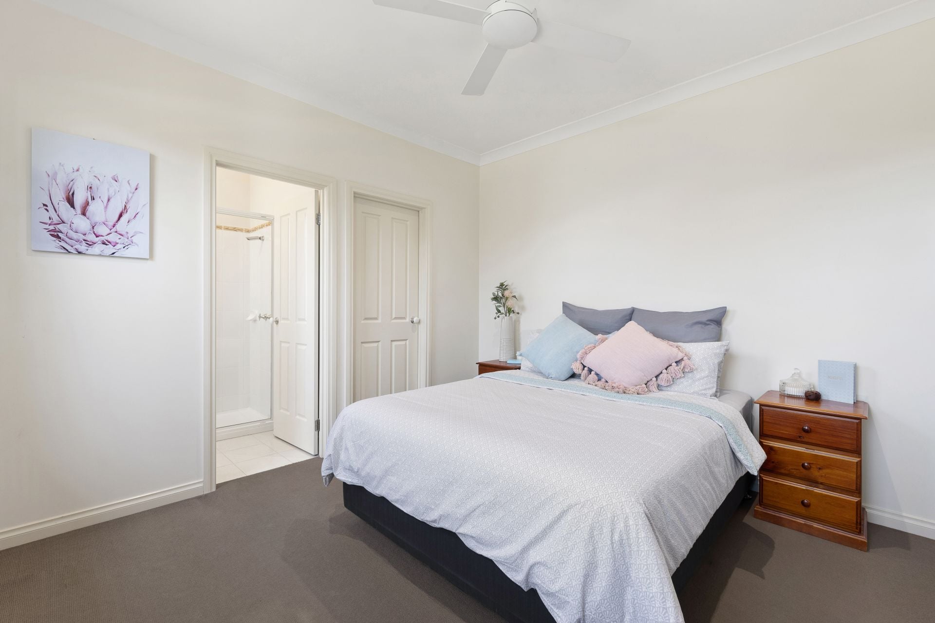 PRIME LOCATION , BEACONSFIELD GEM