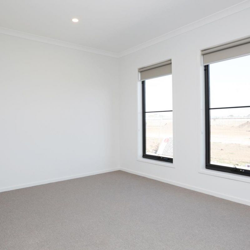 305 Dunnings Road, Point Cook