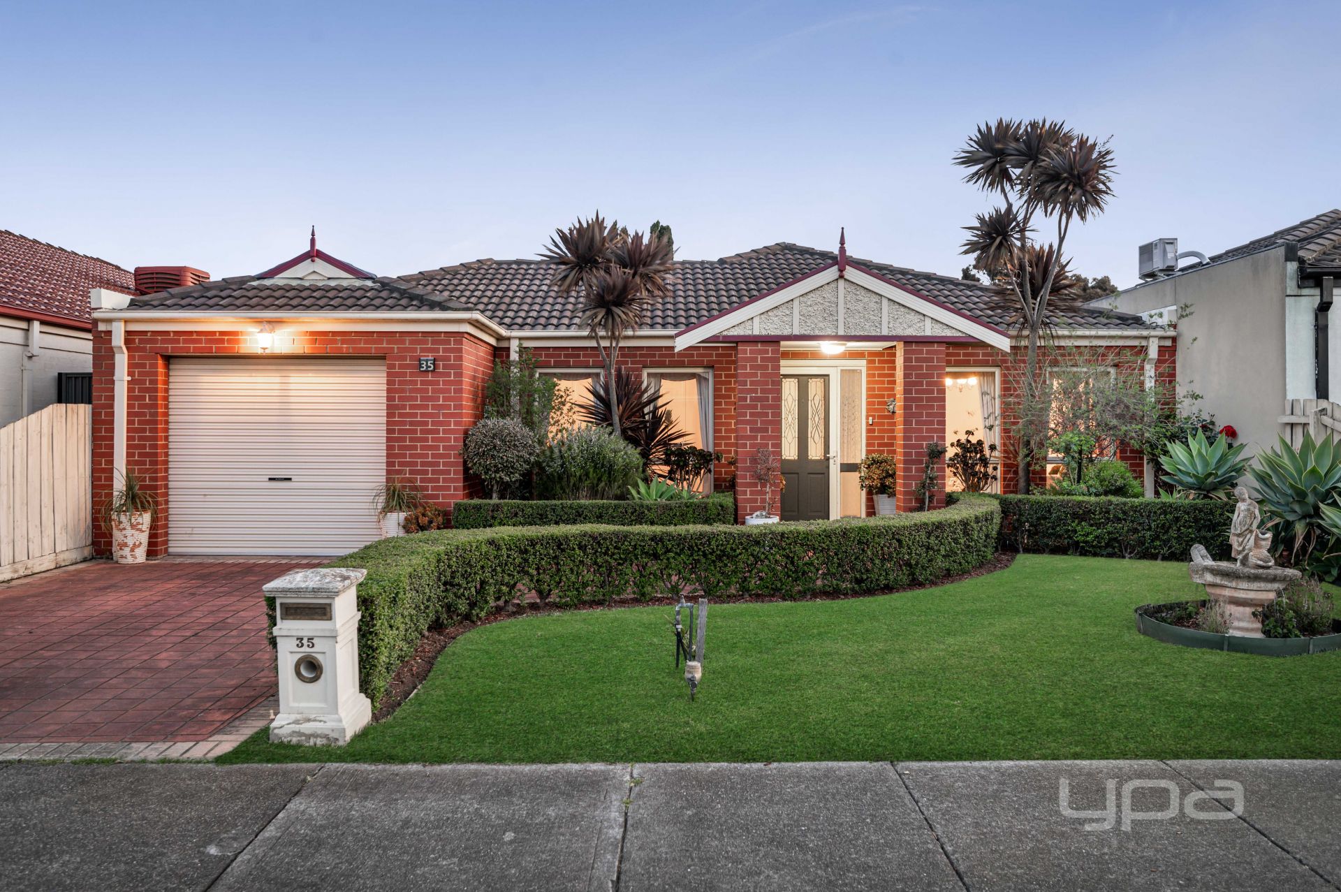 35 Thames Way, Roxburgh Park YPA Estate Agents