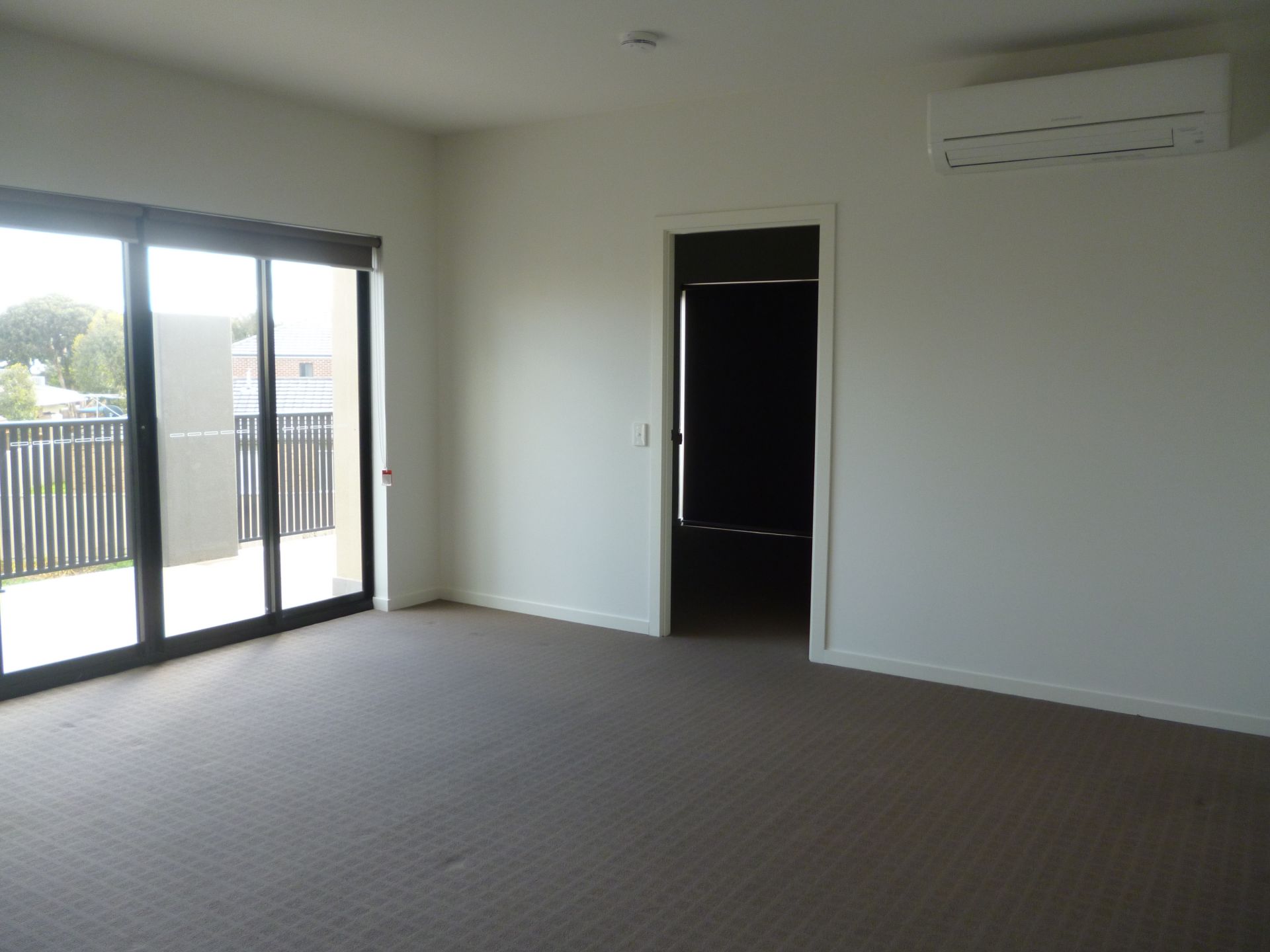 STYLISH APARTMENT LIVING! GYM AND CAFE ON SITE!