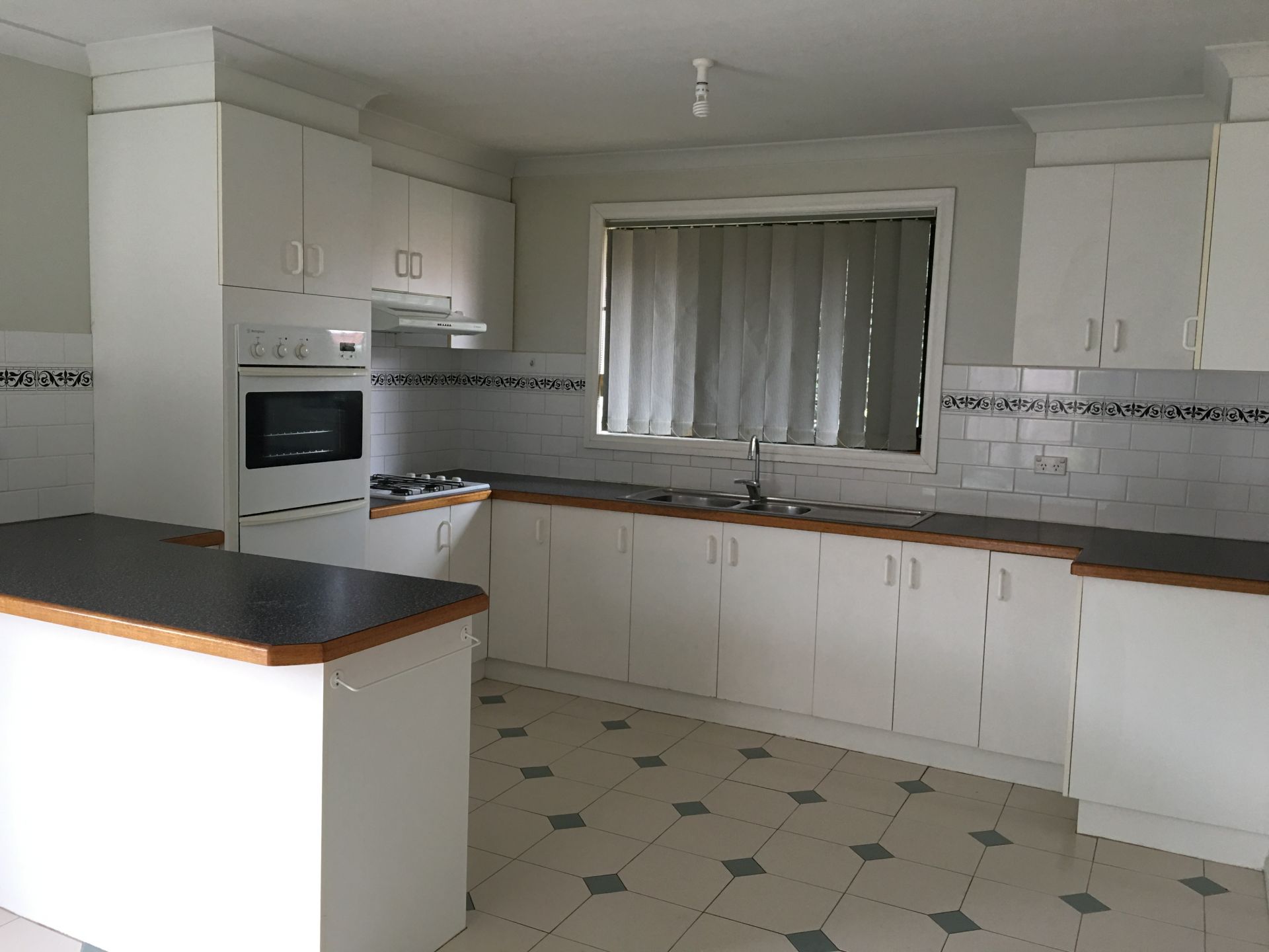 SPACIOUS 2 BEDROOM!!