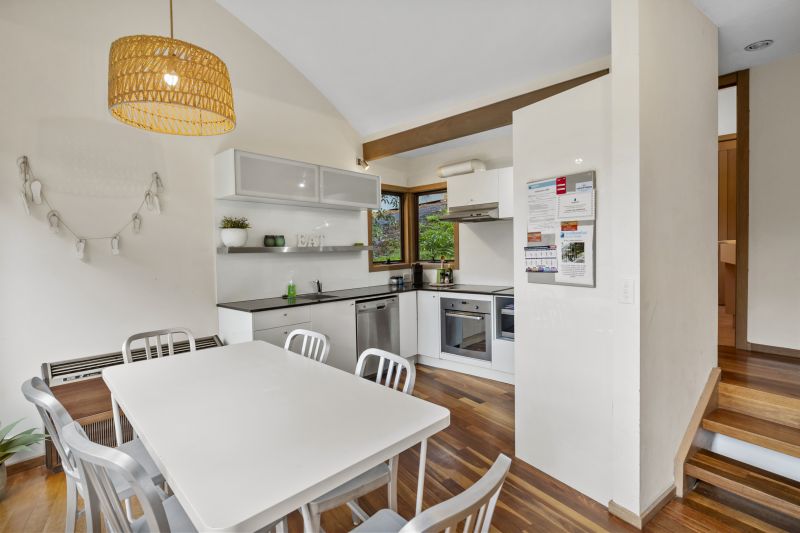 2/13 Lorne Avenue, Lorne, VIC, Lorne - Thumbnail 2