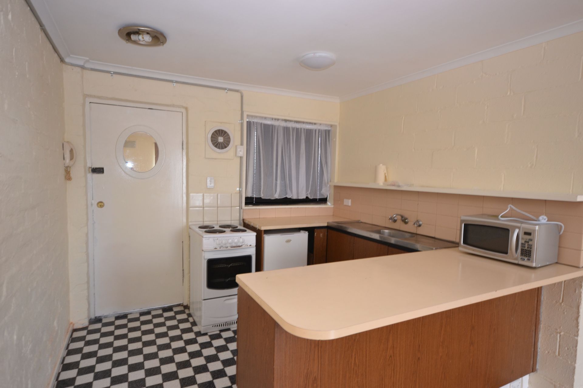 SEMI FURNISHED & LOOKING FRESH
