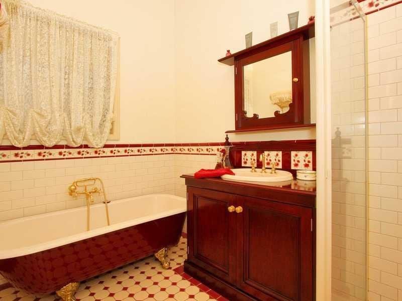 Period Charm with Perfect Location