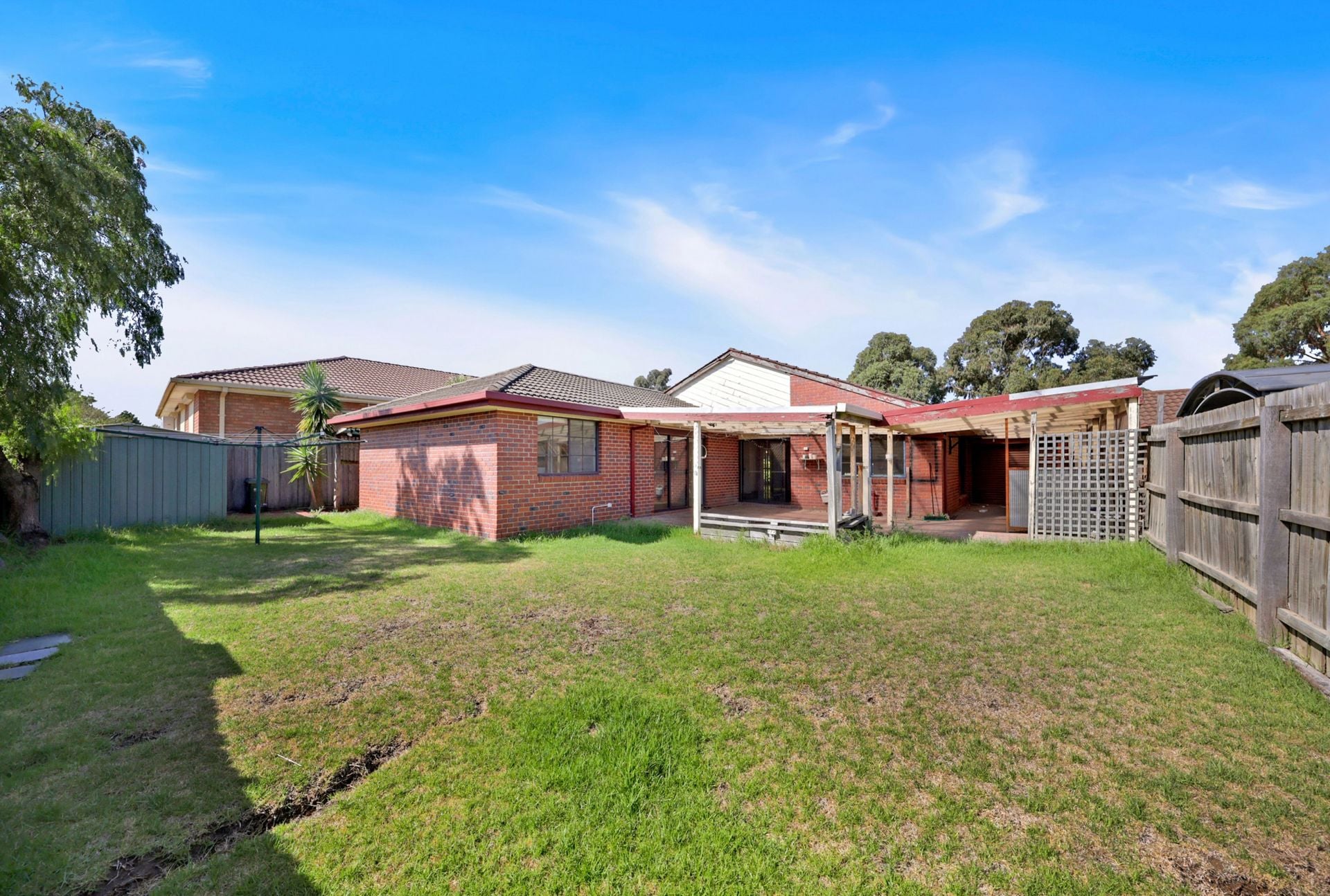 FAMILY HOME IN GREAT LOCATION!
