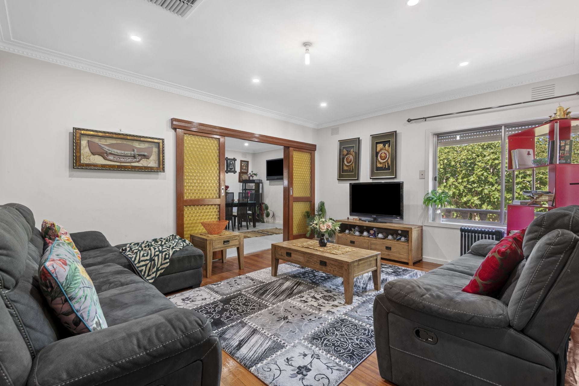 SPACIOUS RESIDENCE WITH GENEROUS ALLOTMENT