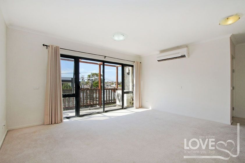 Top Floor Apartment In A Sought after Location