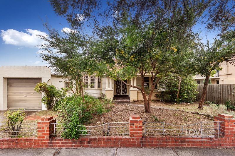 Size Does Matter! 
Charming Californian Bungalow