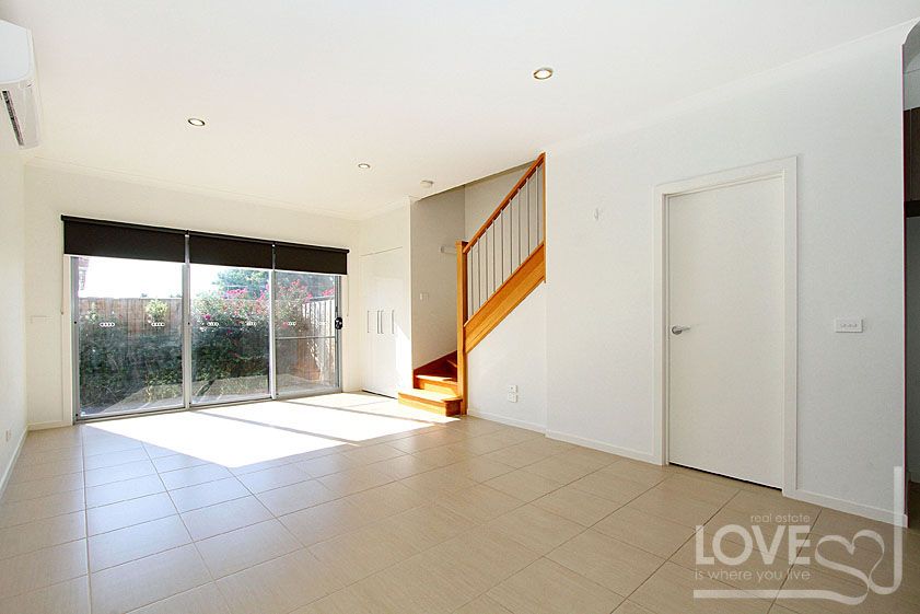 SOPHISTICATED, EASY CARE LIVING