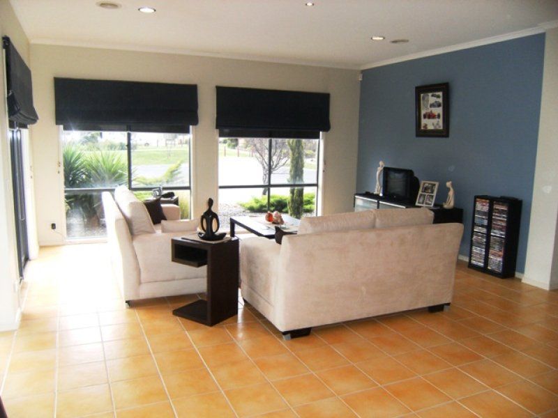 4 Swanhurst Green, Caroline Springs - Thumbnail 4