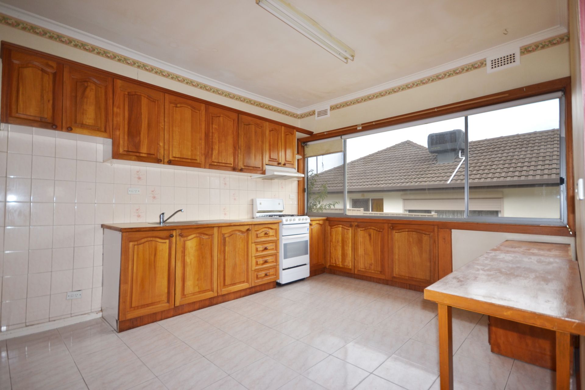 6 MONTH LEASE POSSIBLE - GOOD LOCATION!