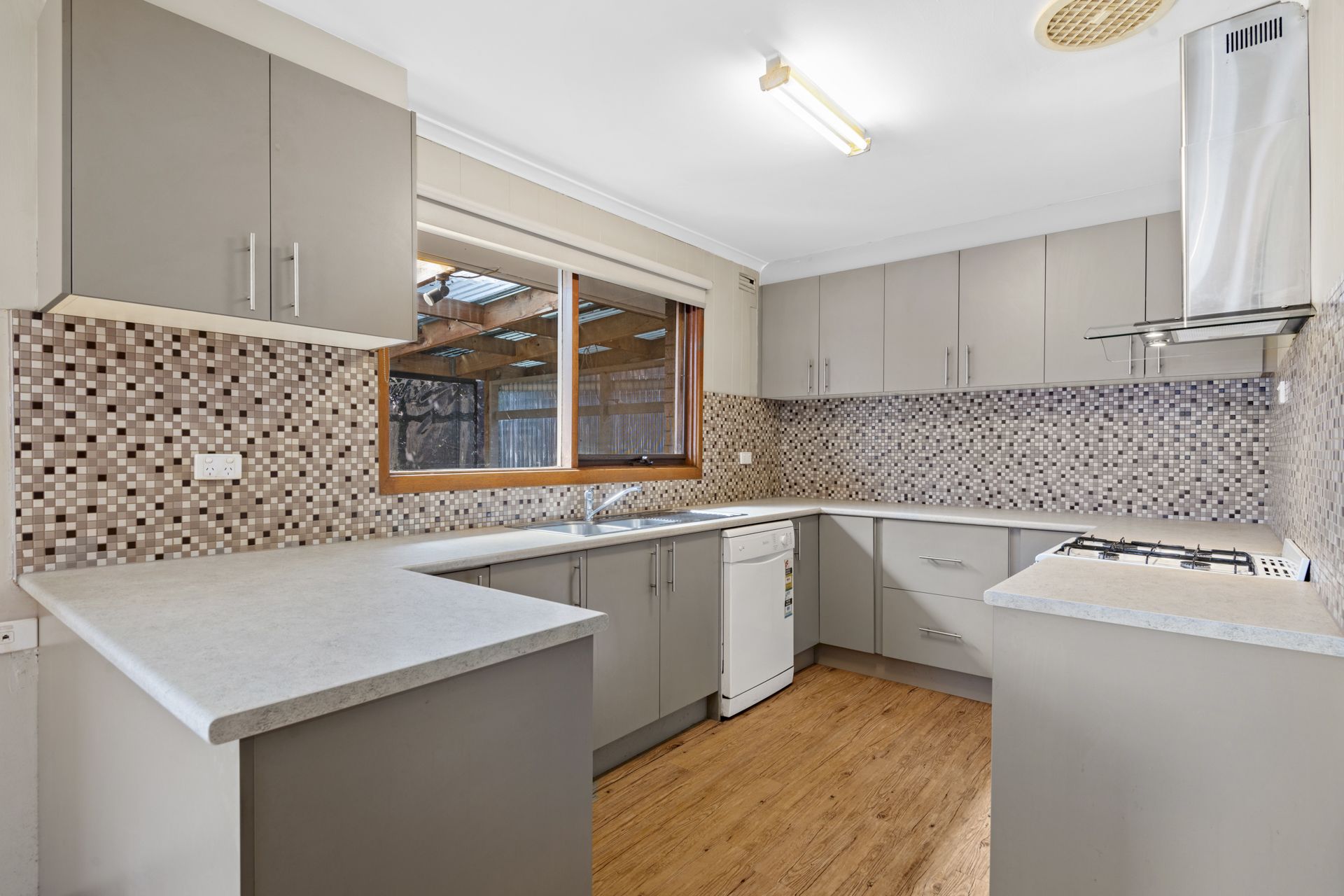 Real Estate For Sale 22 Cumberland Crescent Thomastown , VIC