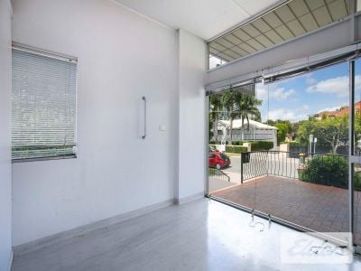 RACECOURSE ROAD MEDICAL/RETAIL OPPORTUNITY!