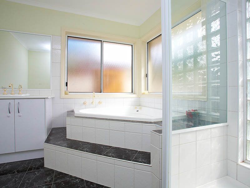 64 Chisholm Drive, Caroline Springs - Thumbnail 6