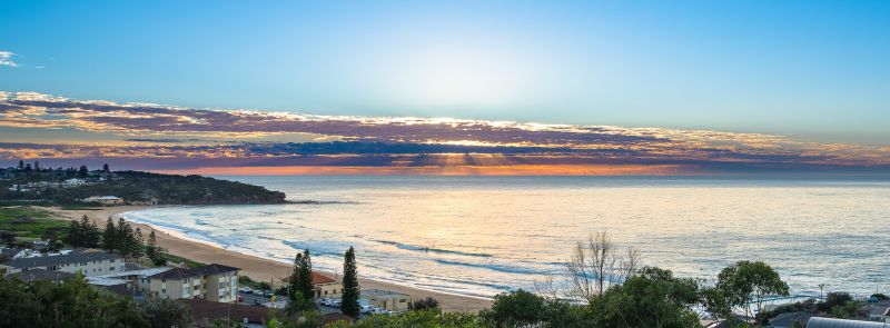 Commanding Family Home to Entertain