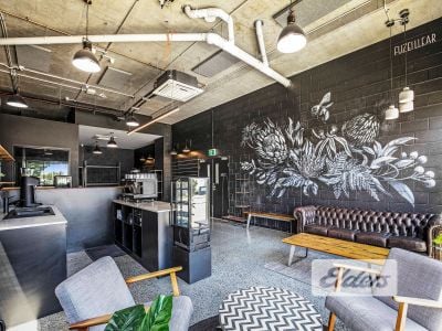 VERSATILE OFFICE/RETAIL OFFERING!