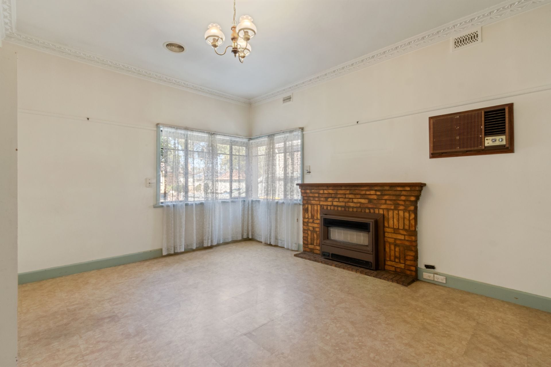 Neat And Tidy Home With Lots Of Room