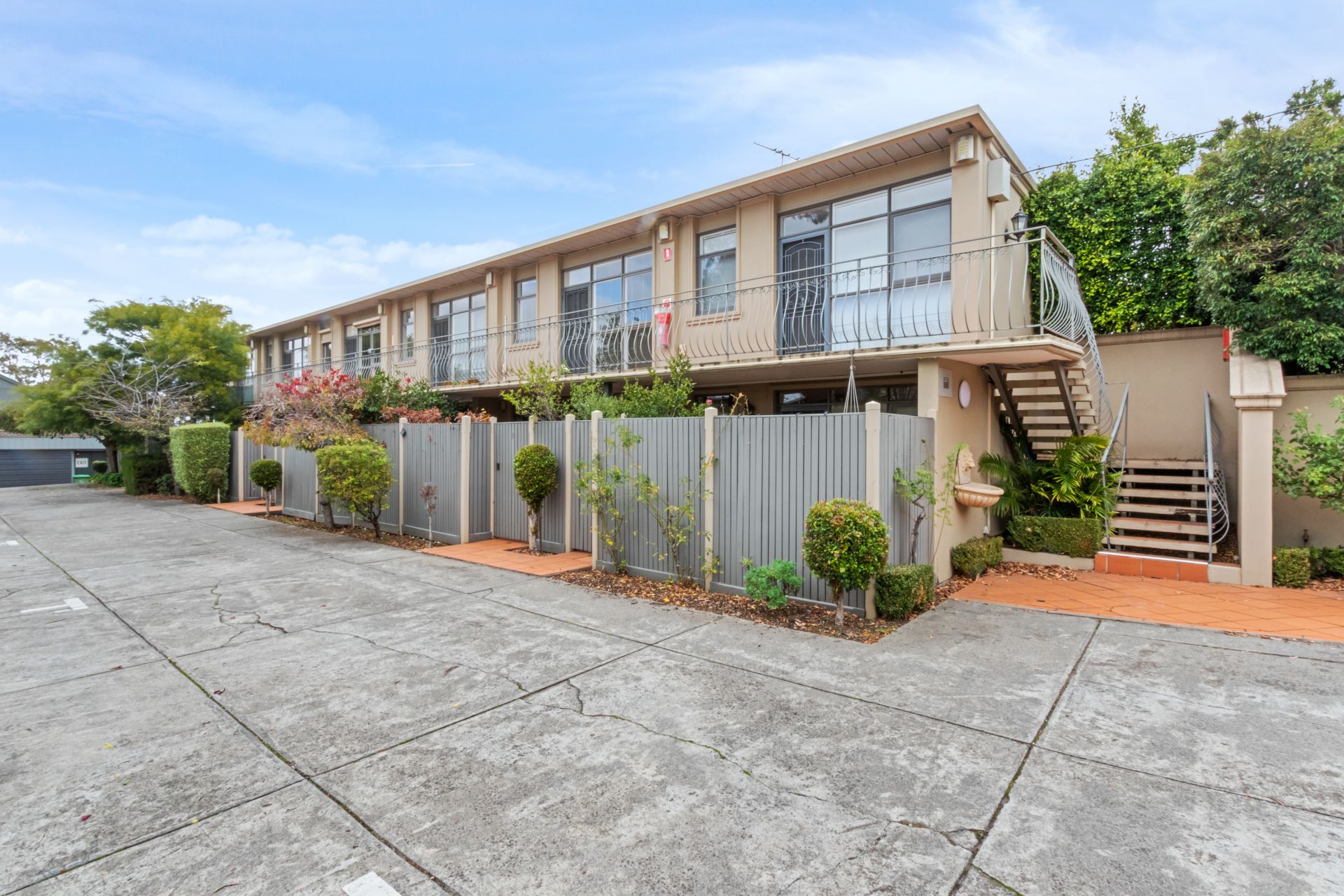 Secure Modern Apartment moments from Pender's Park