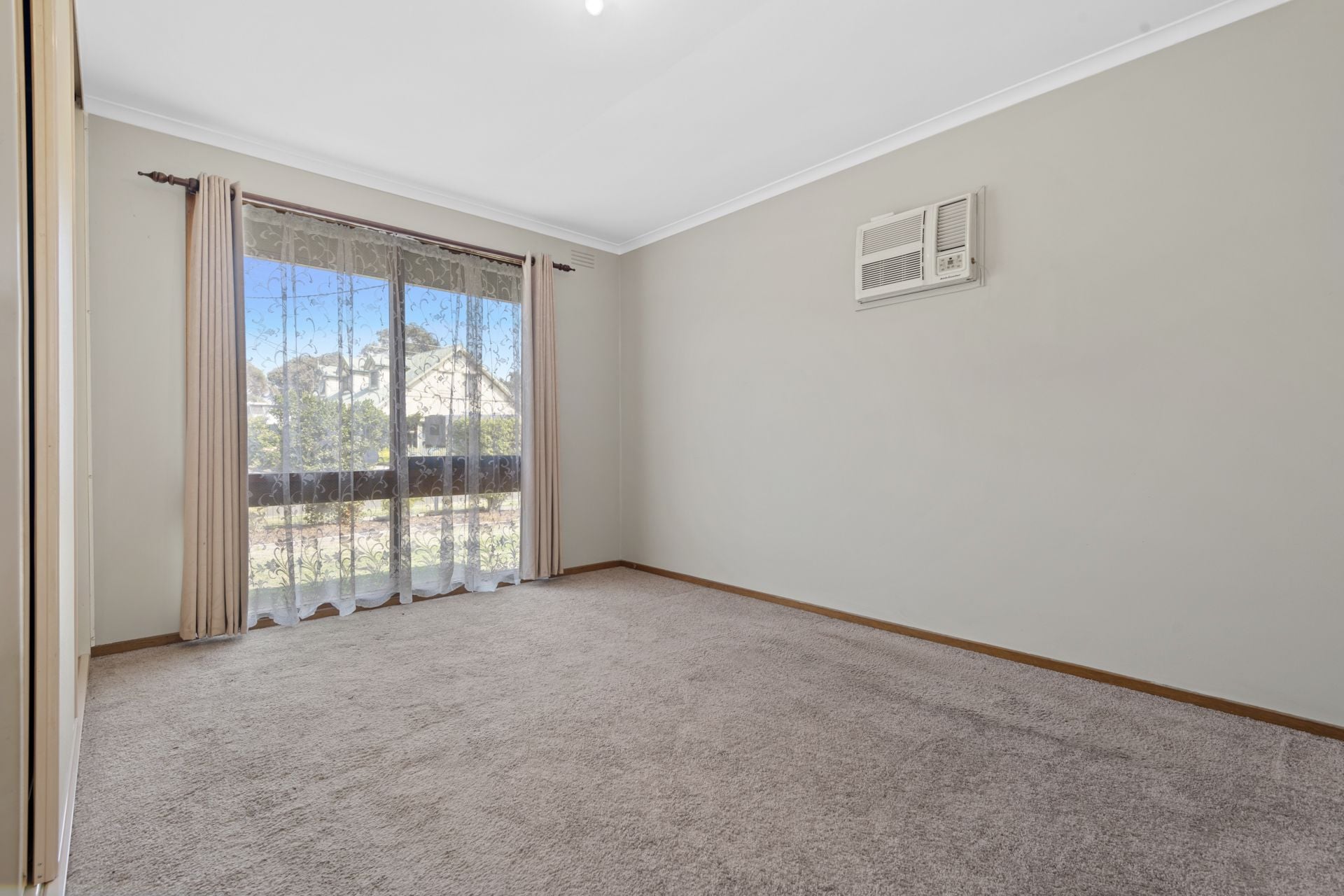 Real Estate For Sale 22 Cumberland Crescent Thomastown , VIC